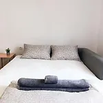 Quiet And Renovated Apartment Free Parking Free Wifi